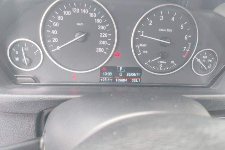 Used BMW 3 Series GT 2016 320i Fashion Model Odometer Close Up