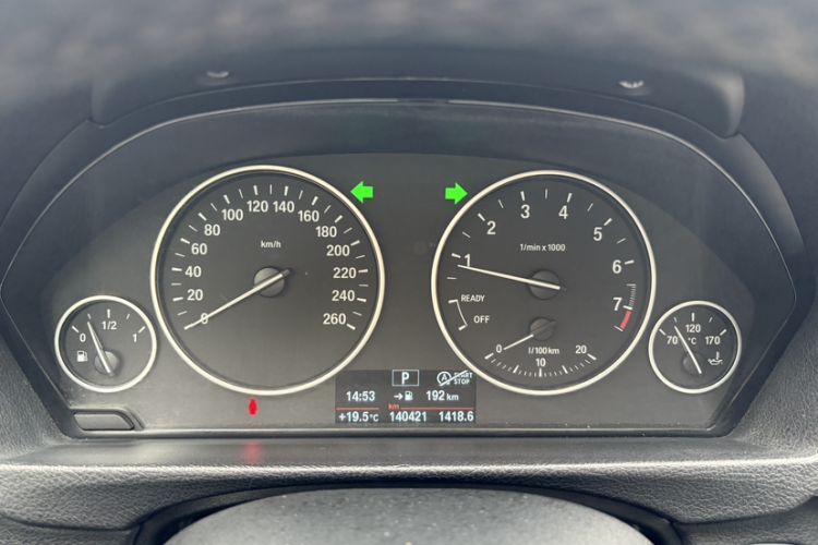 Used BMW 3 Series GT 2016 320i Fashion Model Odometer Close Up