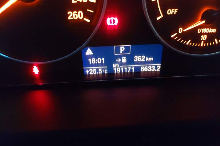Used BMW 3 Series GT 2016 320i Fashion Model Odometer Close Up