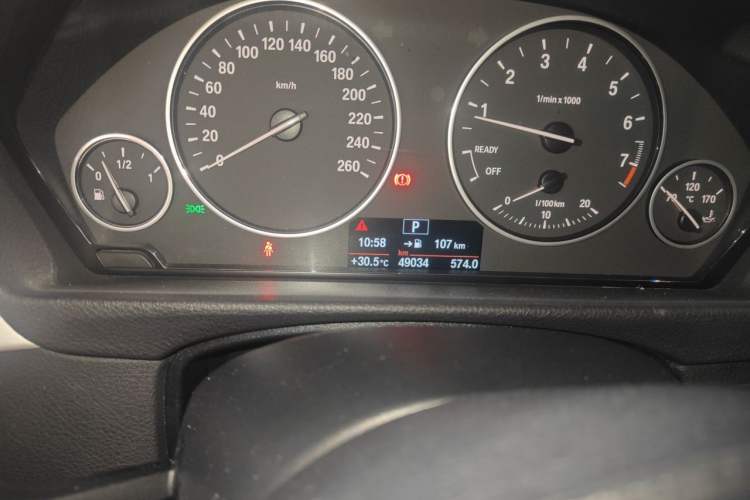 Used BMW 3 Series GT 2016 320i Fashion Model Odometer Close Up