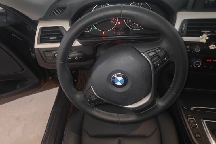 Used BMW 3 Series GT 2016 320i Fashion Model Steering Wheel