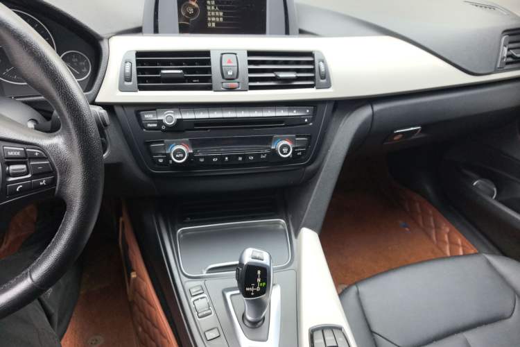 Used BMW 3 Series GT 2016 320i Fashion Model Audio And AC Panel