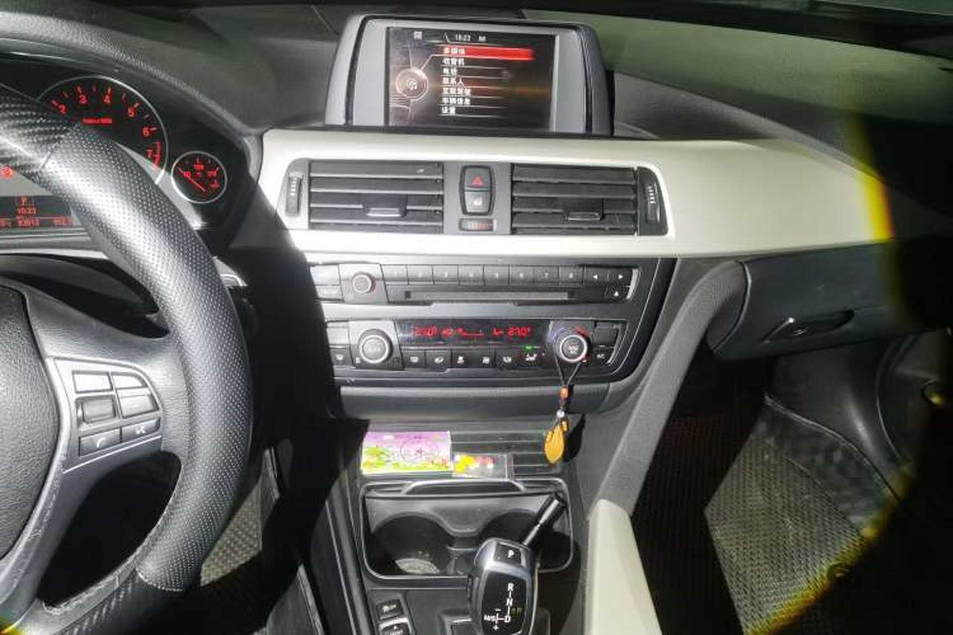 Used BMW 3 Series GT 2016 320i Fashion Model Audio And AC Panel