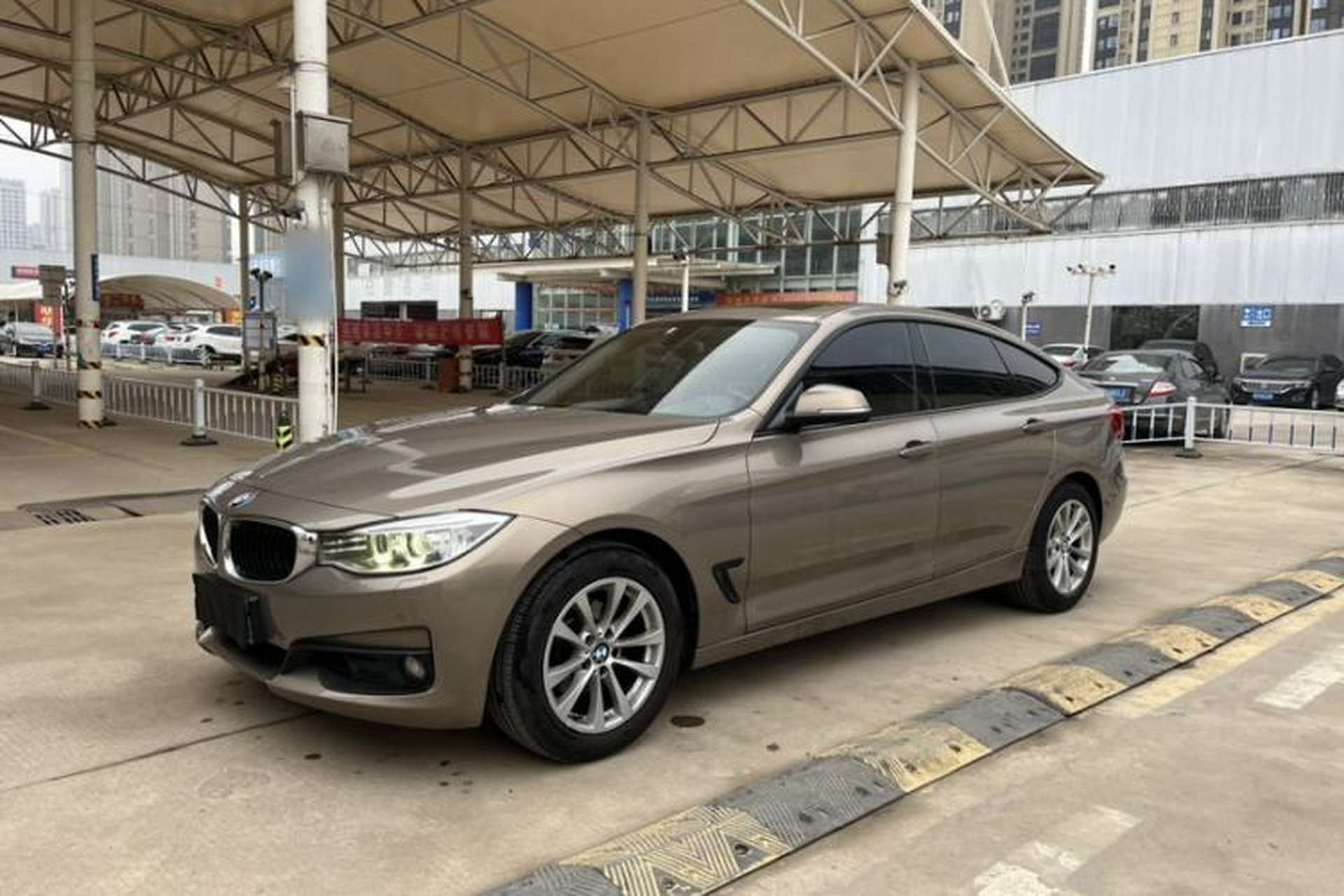 Used BMW 3 Series GT 2016 320i Fashion Model Front Left 45 Deg