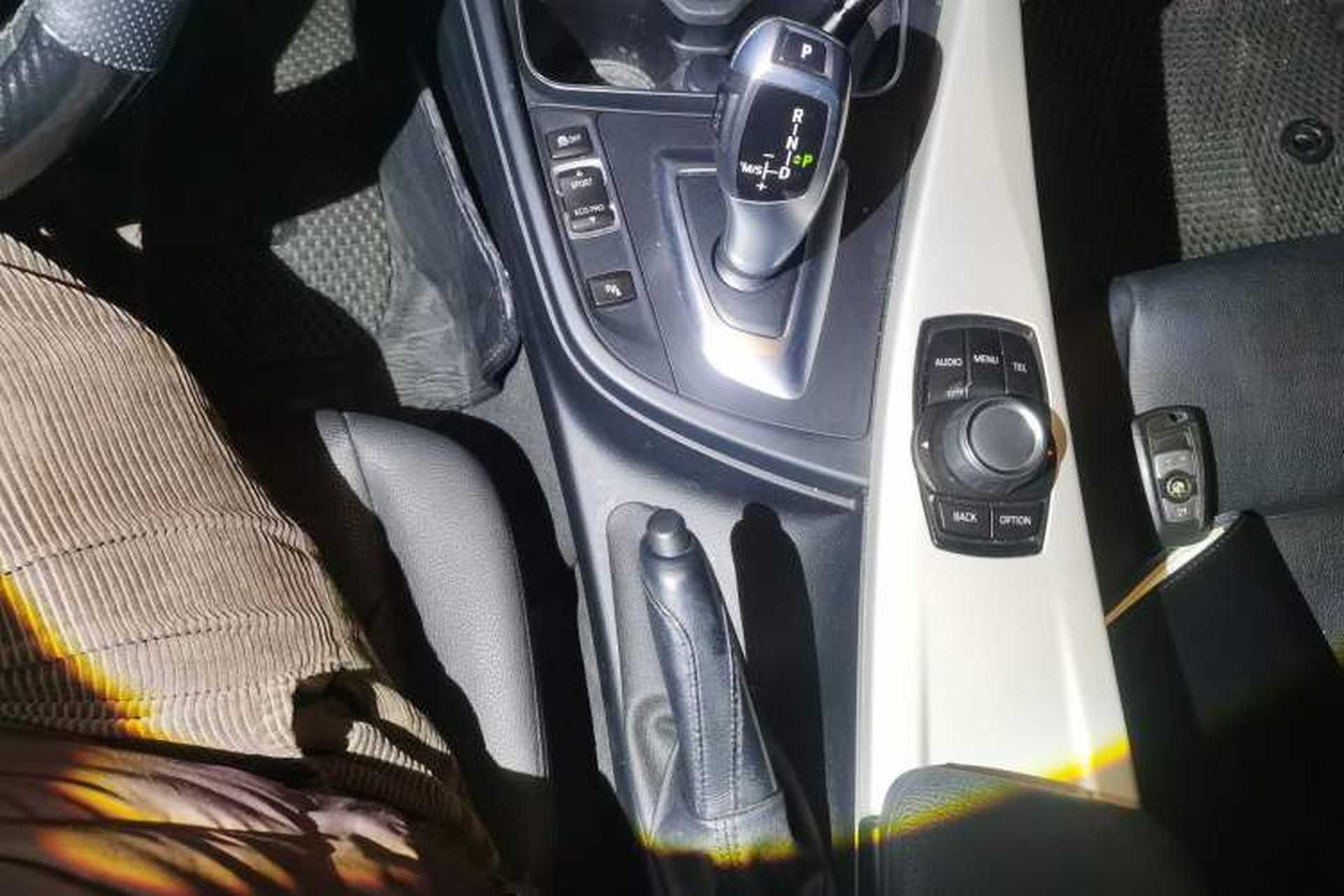 Used BMW 3 Series GT 2016 320i Fashion Model Gear Lever