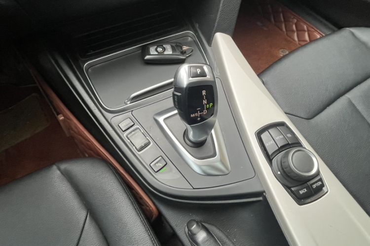 Used BMW 3 Series GT 2016 320i Fashion Model Interior 3