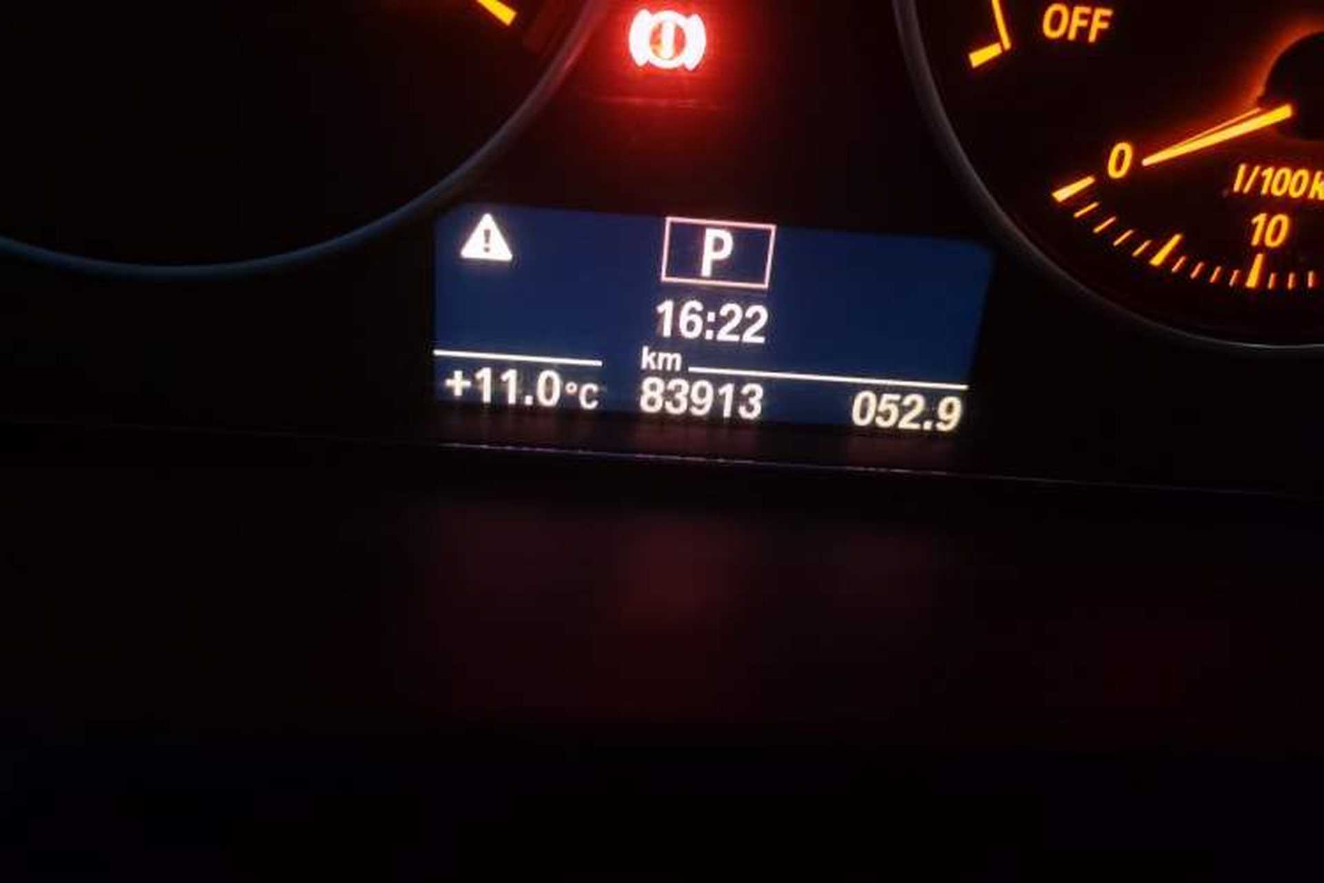 Used BMW 3 Series GT 2016 320i Fashion Model Odometer Close Up