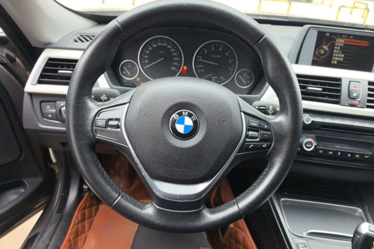 Used BMW 3 Series GT 2016 320i Fashion Model Steering Wheel