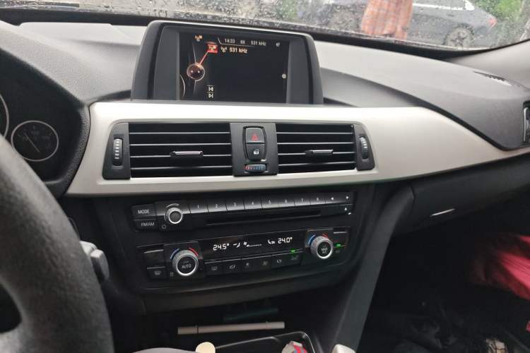 Used BMW 3 Series GT 2016 320i Fashion Model Audio And AC Panel