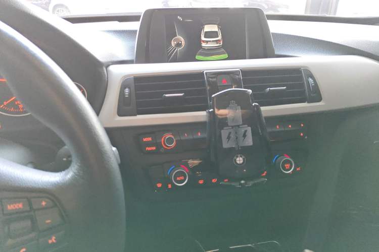 Used BMW 3 Series GT 2016 320i Fashion Model Audio And AC Panel
