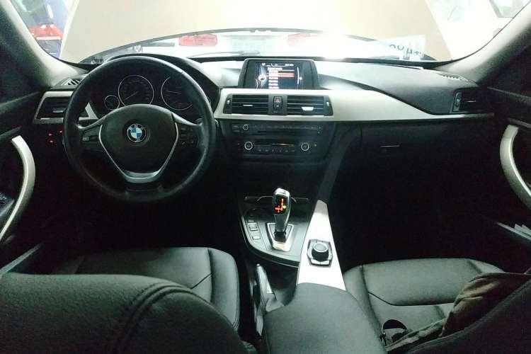 Used BMW 3 Series GT 2016 320i Fashion Model Center Console