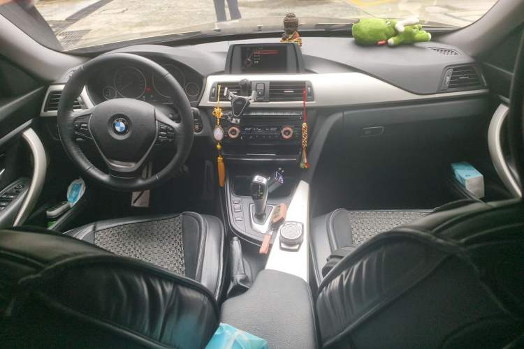 Used BMW 3 Series GT 2016 320i Fashion Model Center Console