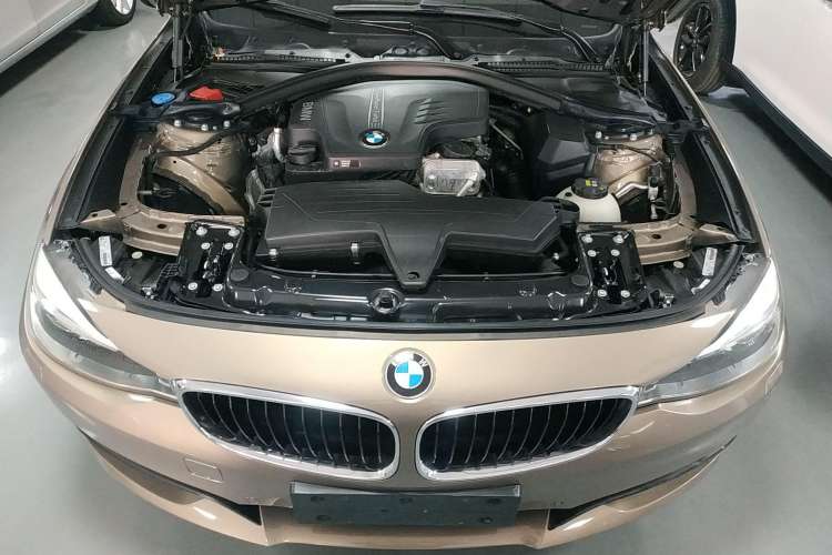 Used BMW 3 Series GT 2016 320i Fashion Model Engine Bay