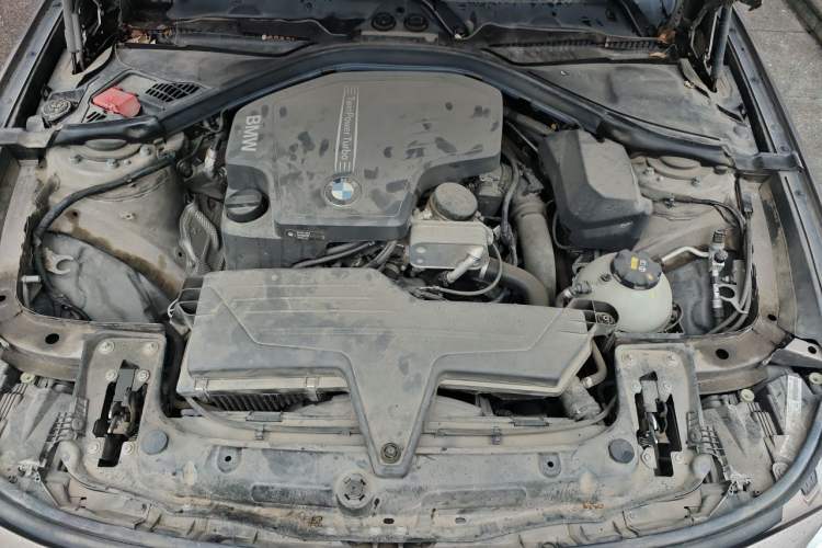Used BMW 3 Series GT 2016 320i Fashion Model Engine Bay