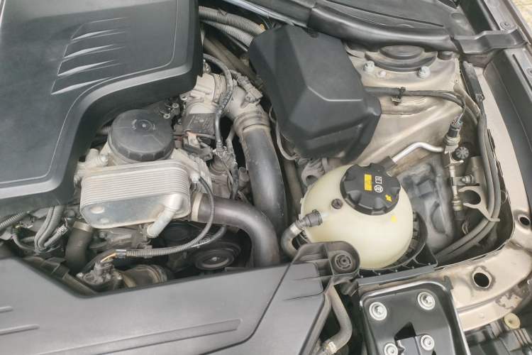 Used BMW 3 Series GT 2016 320i Fashion Model Engine Bay Left