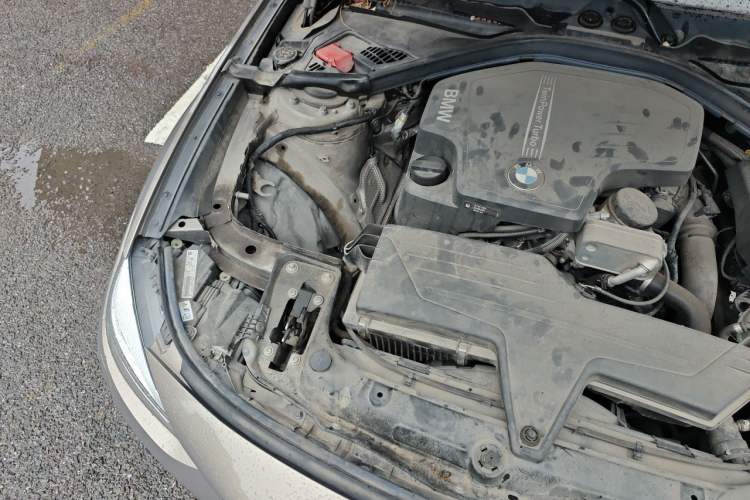Used BMW 3 Series GT 2016 320i Fashion Model Engine Bay Right