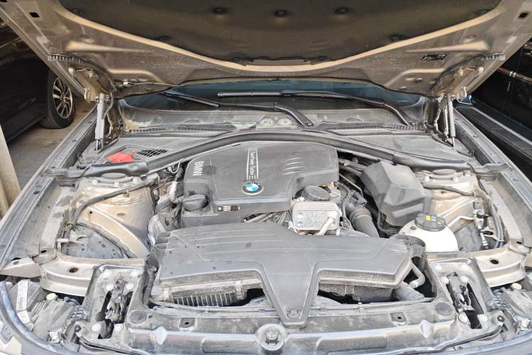 Used BMW 3 Series GT 2016 320i Fashion Model Engine Bay