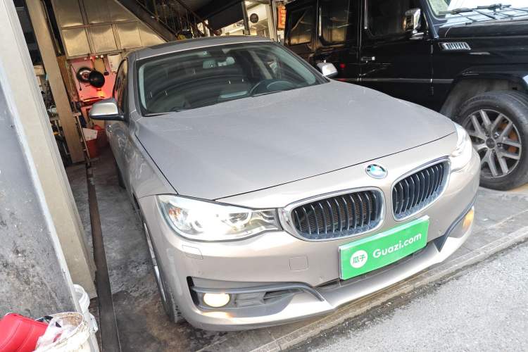 Used BMW 3 Series GT 2016 320i Fashion Model Front Right 45 Deg