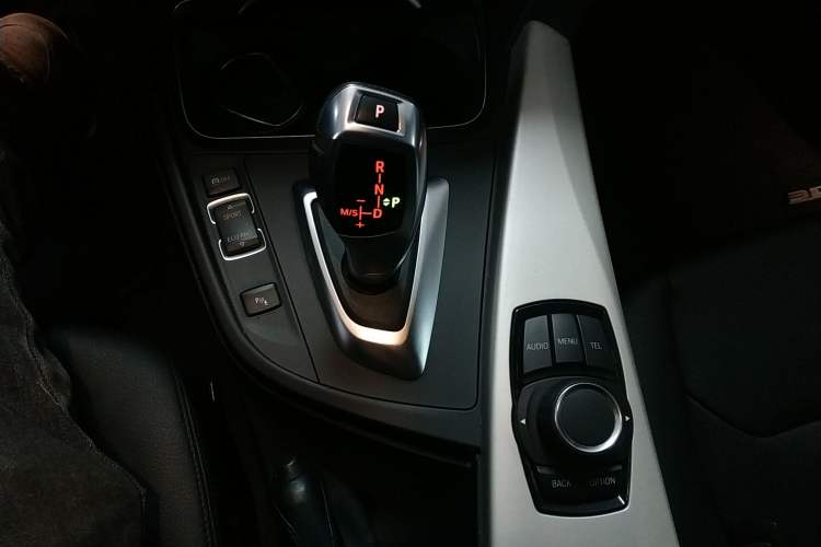 Used BMW 3 Series GT 2016 320i Fashion Model Gear Lever