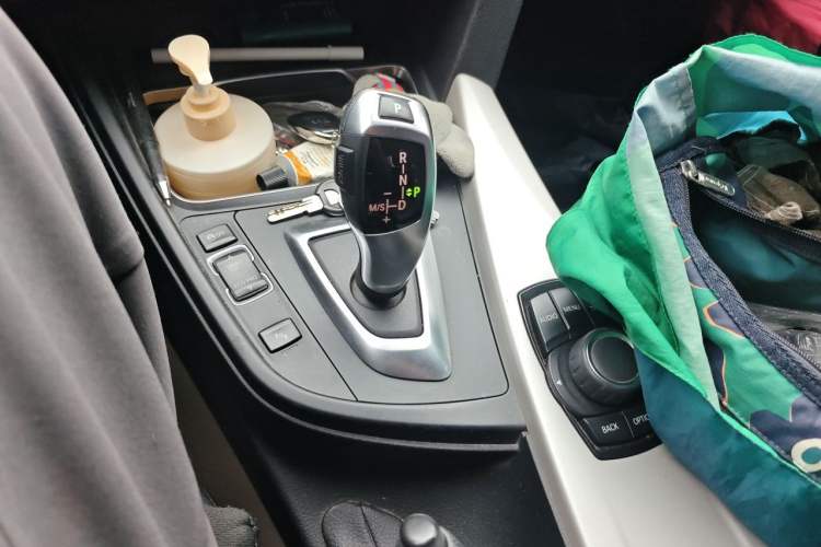 Used BMW 3 Series GT 2016 320i Fashion Model Gear Lever