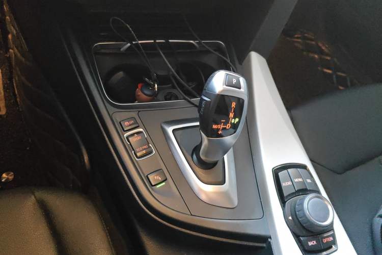 Used BMW 3 Series GT 2016 320i Fashion Model Gear Lever
