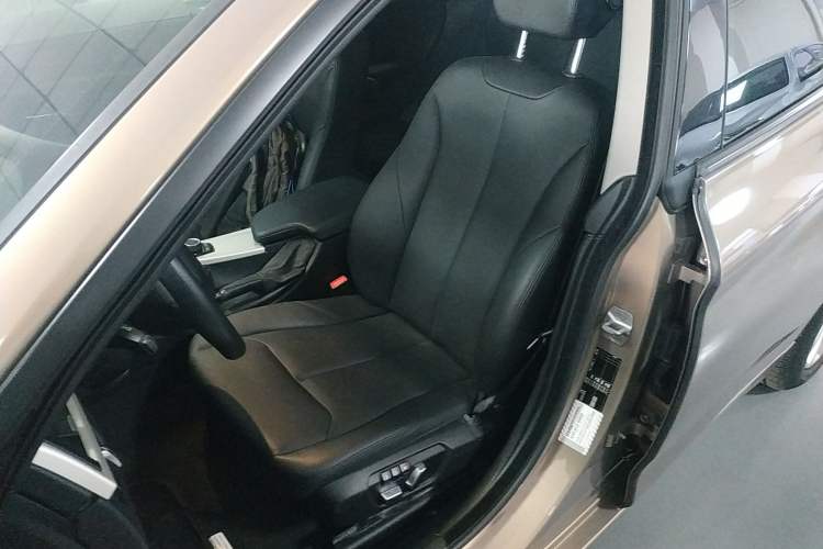 Used BMW 3 Series GT 2016 320i Fashion Model Left Front Seat