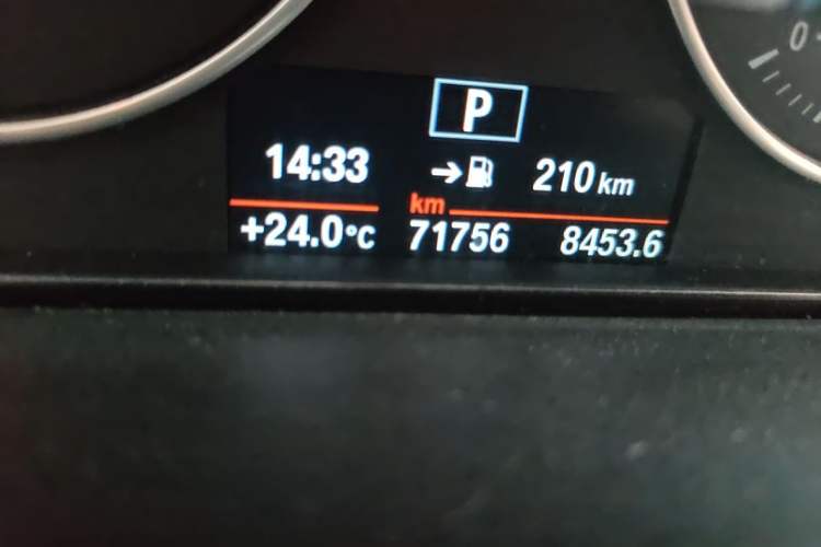 Used BMW 3 Series GT 2016 320i Fashion Model Odometer Close Up