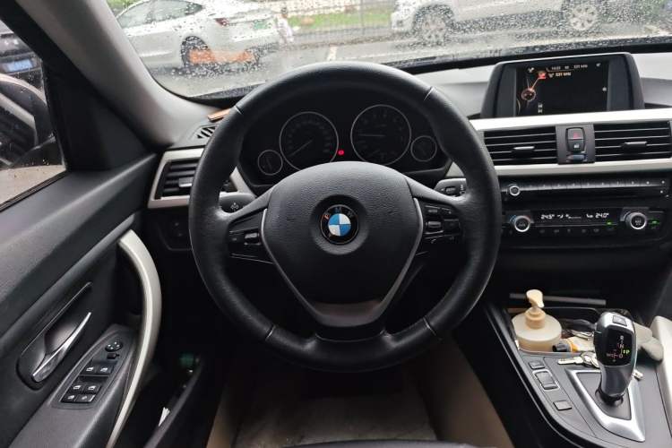 Used BMW 3 Series GT 2016 320i Fashion Model Steering Wheel