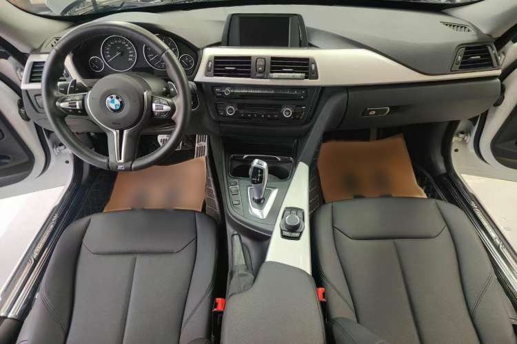 Used BMW 3 Series GT 2016 320i Fashion Model Interior 1