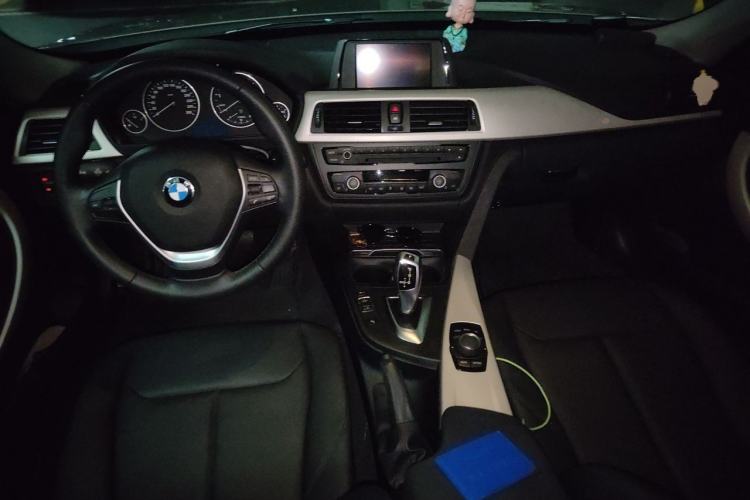 Used BMW 3 Series GT 2016 320i Fashion Model Center Console
