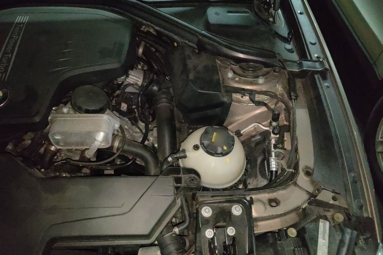 Used BMW 3 Series GT 2016 320i Fashion Model Engine Bay Left