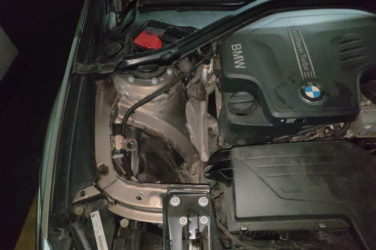 Used BMW 3 Series GT 2016 320i Fashion Model Engine Bay Right