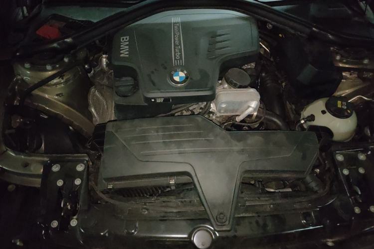 Used BMW 3 Series GT 2016 320i Fashion Model Engine Bay