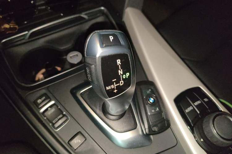 Used BMW 3 Series GT 2016 320i Fashion Model Gear Lever