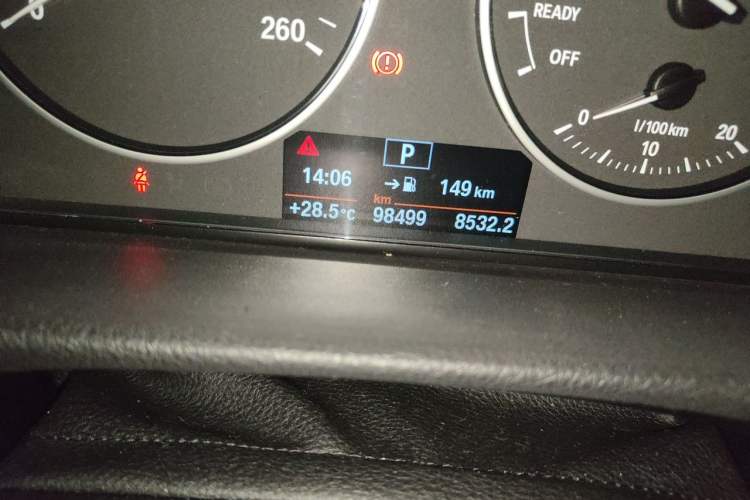 Used BMW 3 Series GT 2016 320i Fashion Model Odometer Close Up