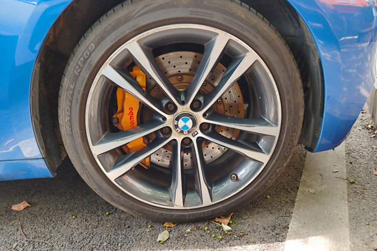 Used BMW 3 Series GT 2016 328i Design Package Model Right Front Wheel Hub