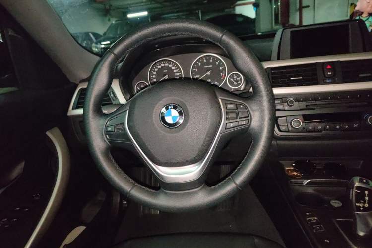 Used BMW 3 Series GT 2016 320i Fashion Model Steering Wheel