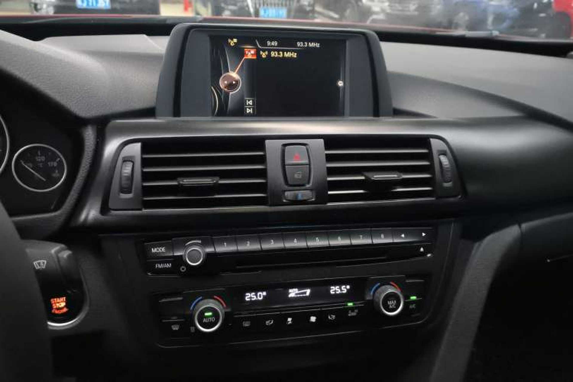 Used BMW 3 Series GT 2016 320i Fashion Model Audio And AC Panel