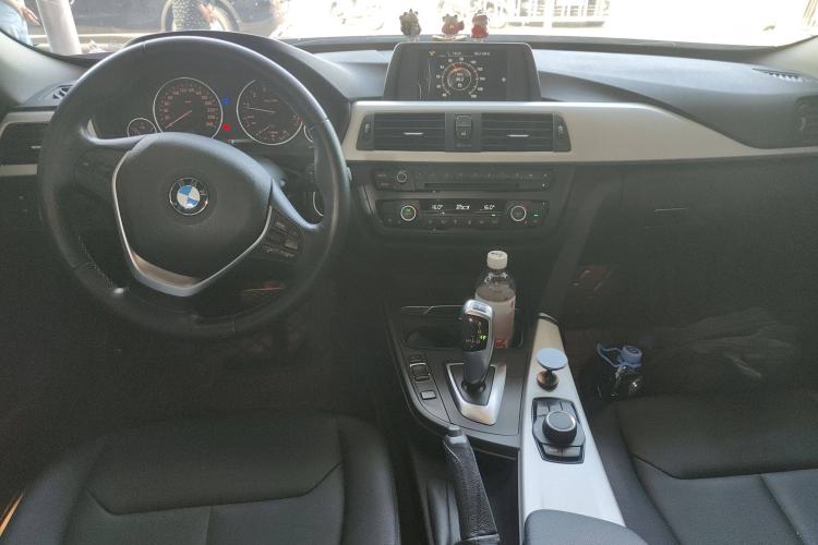 Used BMW 3 Series GT 2016 320i Fashion Model Center Console