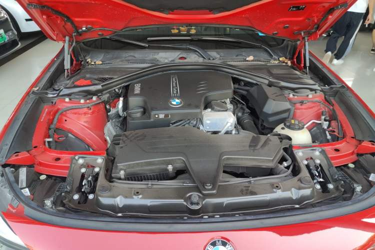 Used BMW 3 Series GT 2016 320i Fashion Model Engine Bay