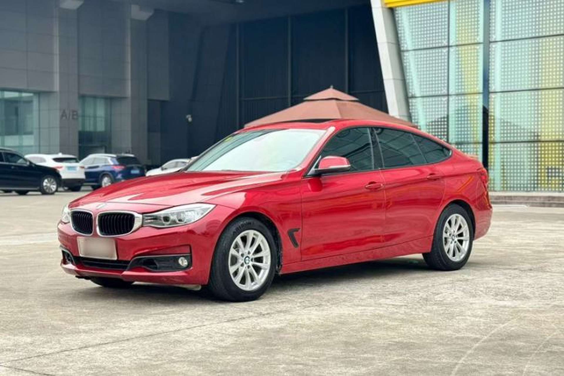 Used BMW 3 Series GT 2016 320i Fashion Model Front Left 45 Deg