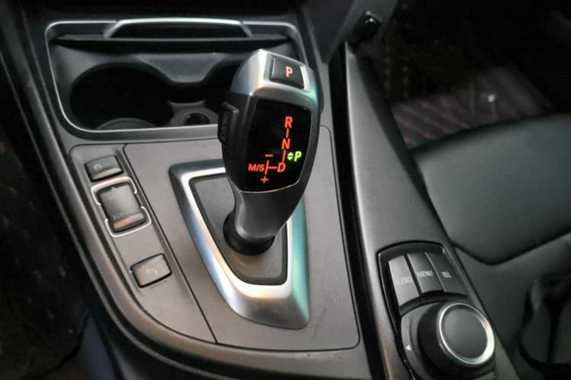 Used BMW 3 Series GT 2016 320i Fashion Model Gear Lever