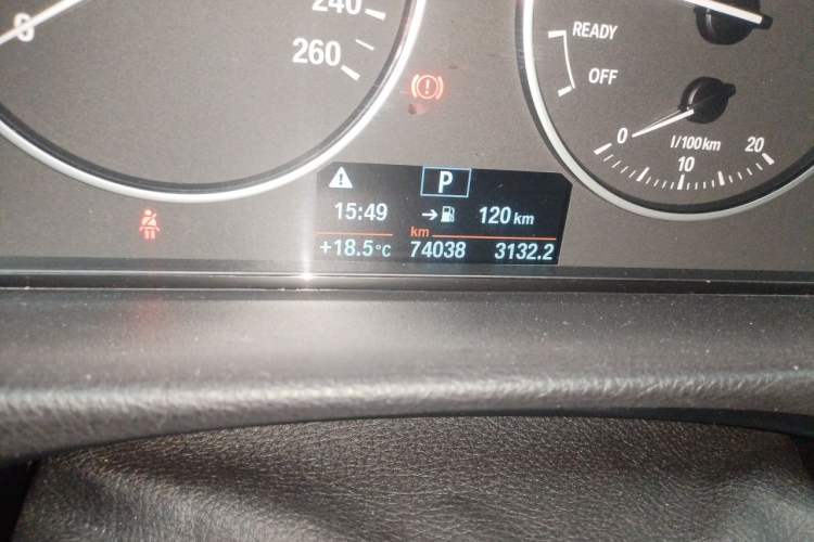 Used BMW 3 Series GT 2016 320i Fashion Model Odometer Close Up