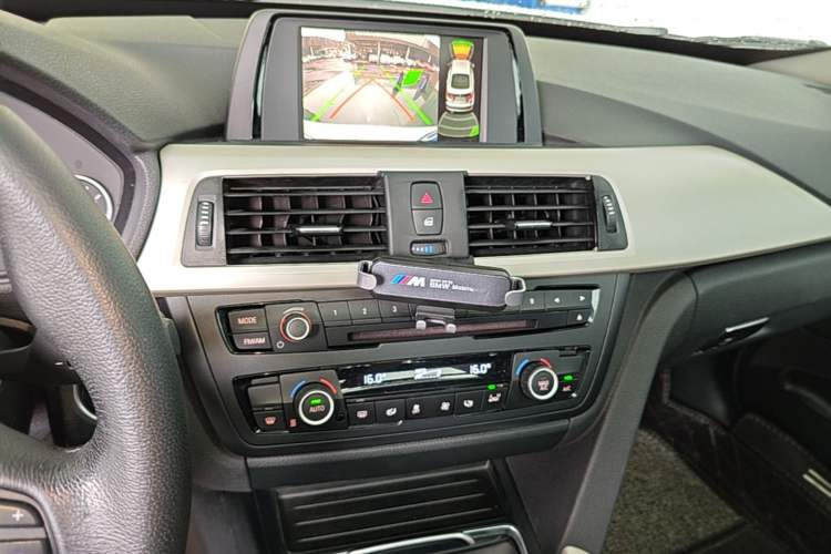 Used BMW 3 Series GT 2016 320i Fashion Model Audio And AC Panel