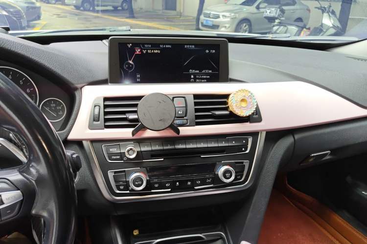 Used BMW 3 Series GT 2016 320i Fashion Model Audio And AC Panel