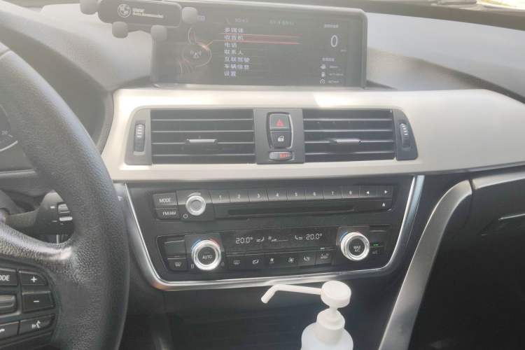 Used BMW 3 Series GT 2016 320i Fashion Model Audio And AC Panel