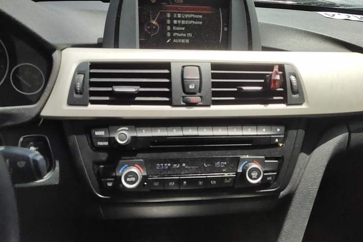 Used BMW 3 Series GT 2016 320i Fashion Model Audio And AC Panel