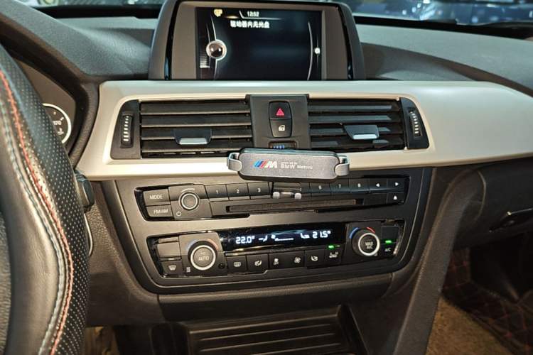 Used BMW 3 Series GT 2016 320i Fashion Model Audio And AC Panel