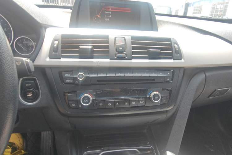 Used BMW 3 Series GT 2016 320i Fashion Model Audio And AC Panel