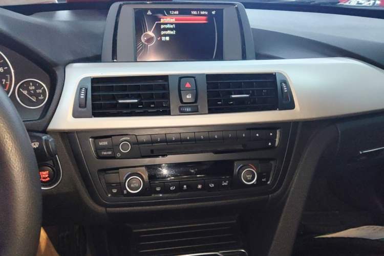 Used BMW 3 Series GT 2016 320i Fashion Model Audio And AC Panel